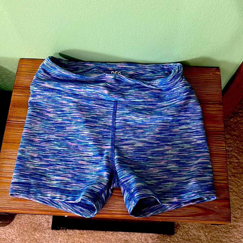selling these shorts and size 10-12 M